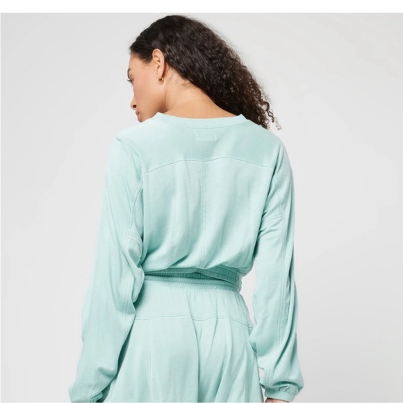 L*Space Revolve Day Tripper Pullover Color Pool Size Small NWT - Picture 6 of 12